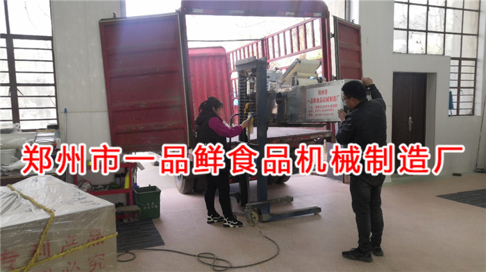 山西長治客戶訂購的1型面館用燴面機發(fā)貨啦(圖2) 山西長治客戶訂購的1型面館用燴面機發(fā)貨啦(圖2)
