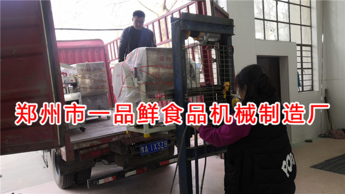 山西長治客戶訂購的1型面館用燴面機發(fā)貨啦(圖3) 山西長治客戶訂購的1型面館用燴面機發(fā)貨啦(圖3)