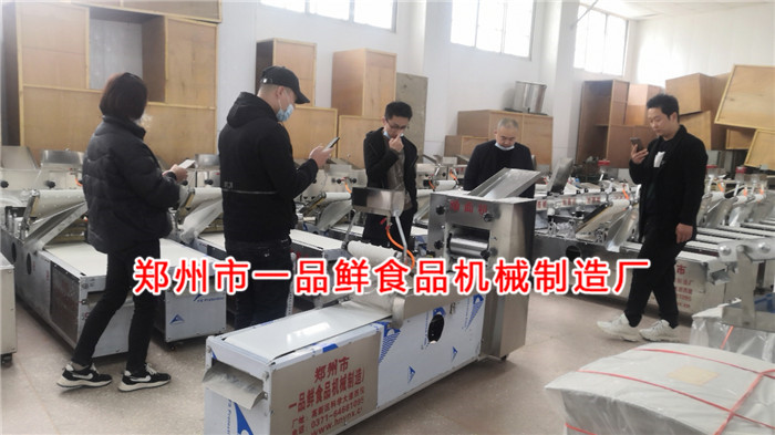 客戶(hù)訂購(gòu)全套面館燴面機(jī)設(shè)備(圖2)