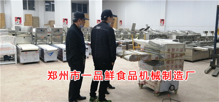 北京客戶訂購面館用燴面機(jī)(圖1) 北京客戶訂購面館用燴面機(jī)(圖1)