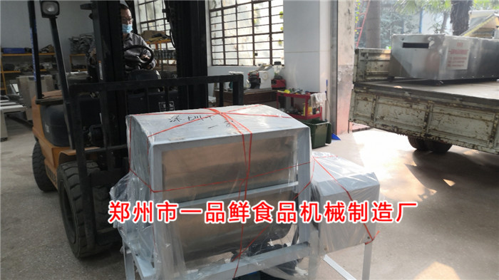 配料機(jī)裝車(chē)中 配料機(jī)裝車(chē)中