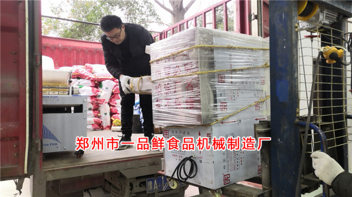 揉壓機(jī)裝車 揉壓機(jī)裝車