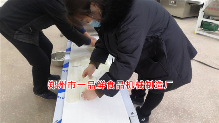 燴面機(jī)調(diào)試中 燴面機(jī)調(diào)試中