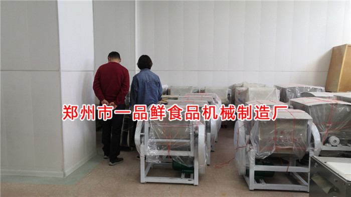 客戶考察燴面機(jī)配套設(shè)備 客戶考察燴面機(jī)配套設(shè)備