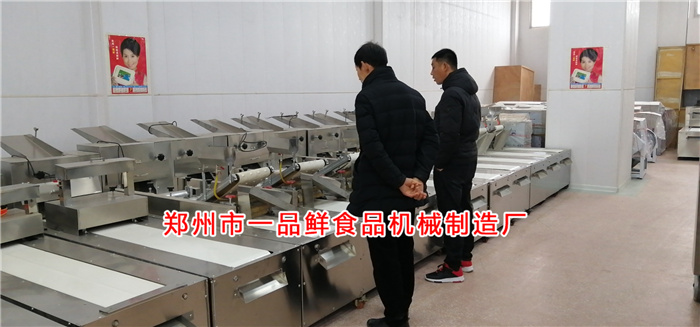 周口客戶(hù)來(lái)到一品鮮設(shè)備展廳 周口客戶(hù)來(lái)到一品鮮設(shè)備展廳