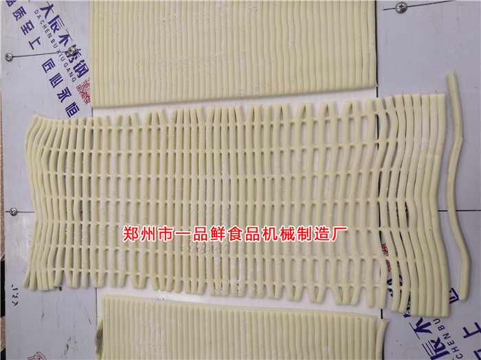 相連型拉條子面食展示 相連型拉條子面食展示